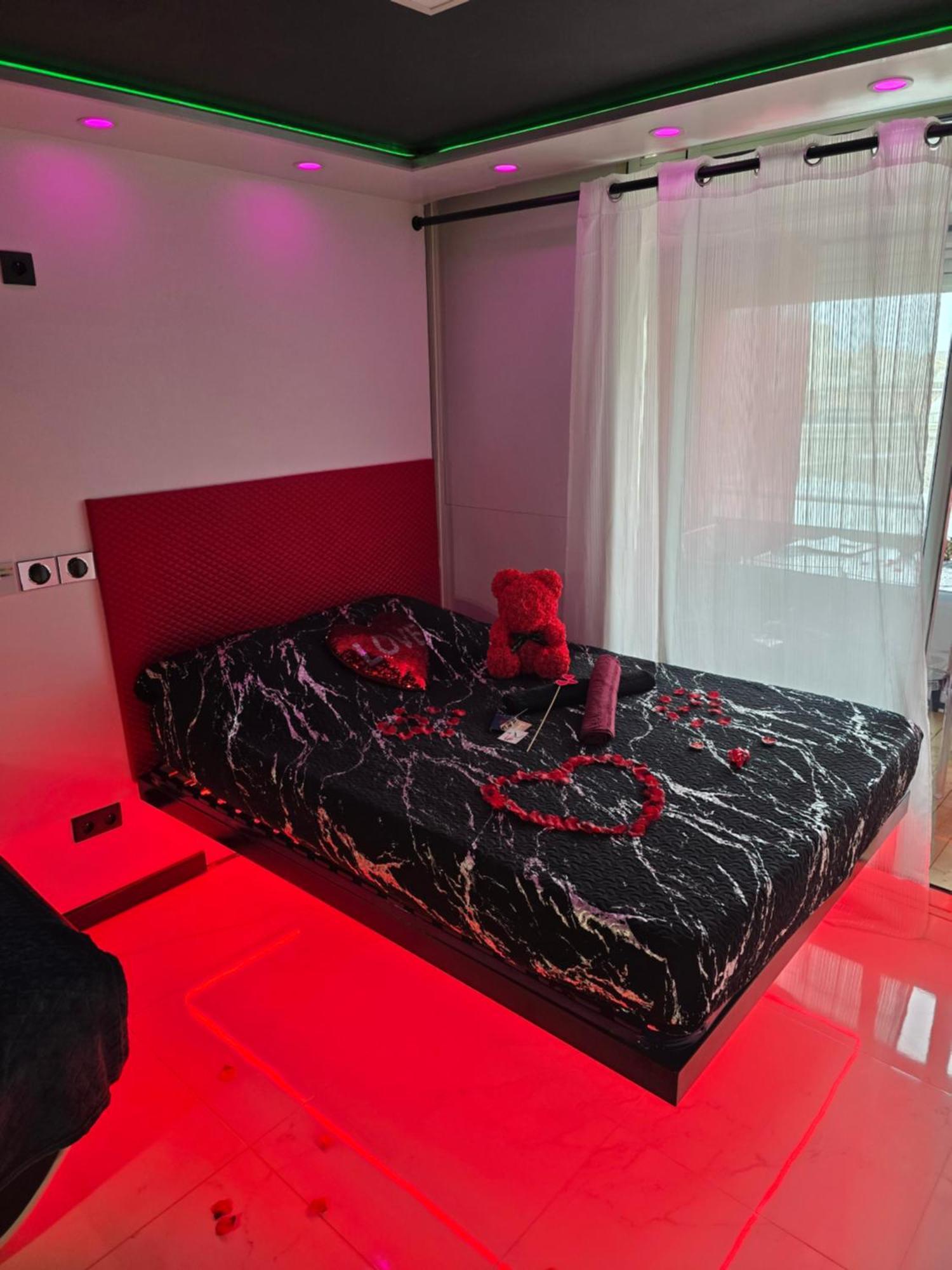 C12 Deluxe Apartment Agde Bagian luar foto